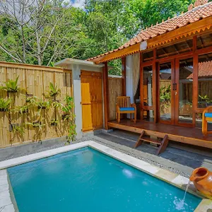  Guest house Ngesil Private Joglo & Pool
